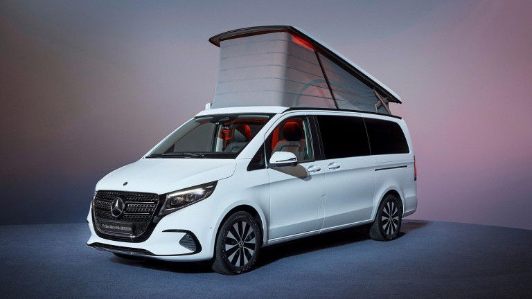 
			Barrierefreiheit: Eine weie V-Klasse Marco Polo Horizon mit hochgefahrenem Aufstelldach.
		