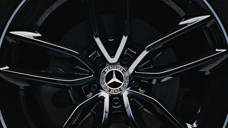 
			Ein AMG Leichtmetallrad eines GLE SUV im 5-Doppelspeichen-Design.
		