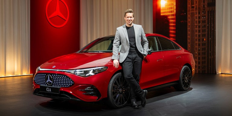 
				Produktmanager Timo Kallenbach vor dem neuen Mercedes-Benz CLA.
				