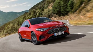 
Der neue CLA fhrt auf einer kurvigen Strae.

