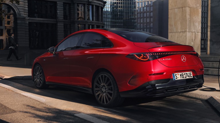 
			Heckansicht des CLA 250+5,6 in Lack MANUFAKTUR patagonienrot metallic.
		