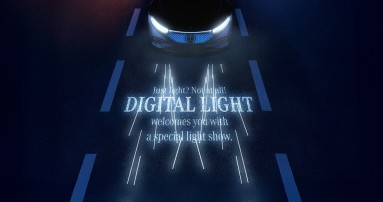 
						  Die Scheinwerfer eines Mercedes-Benz projizieren mit DIGITAL LIGHT einen Schriftzug auf die Strae: „Just light? Not at all! DIGITAL LIGHT welcomes you with a special light show.“
						  