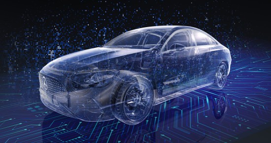 
					  Grafik eines transparenten Mercedes-Benz Fahrzeugs mit wei�en Umrissen auf einer Chip-Plattform vor einem dunkelblauen Hintergrund.
					  