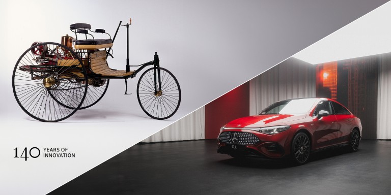 
				Das Bild zeigt eine Fotomontage: Links oben befindet sich das &bdquo;Fahrzeug mit Gasmotorenbetrieb&ldquo;, der erste Mercedes-Benz, 1886 zum Patent angemeldet. Rechts unten ist der vollelektrische CLA in MANUFAKTUR patagonienrot metallic zu sehen.
				