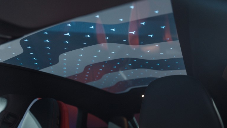 
			Mit der Ambientebeleuchtung im Panoramadach strahlt im neuen CLA Shooting Brake ein beeindruckendes Sternenmuster.
		