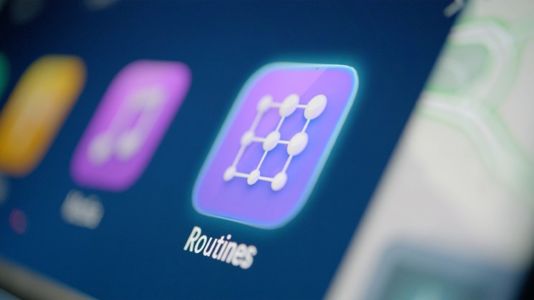 
			Der Menpunkt Routinen auf dem MBUX Homescreen.
		
