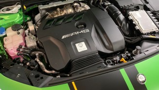 
Blick auf den Motor des Mercedes-AMG A 45 S.
