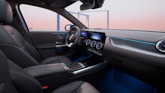 
Der neue EQA von Mercedes-Benz: Interieur AMG Line mit Zierleisten.
