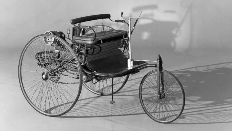 
			Schwarz/Wei-Aufnahme des Patent-Motorwagens von Carl Benz.
		